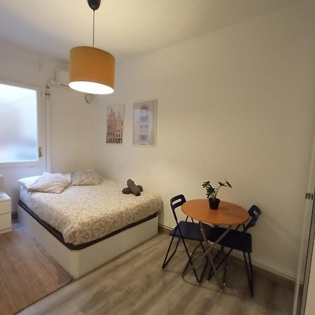 Private Rooms On Tamarit Street Barcelona Eksteriør billede