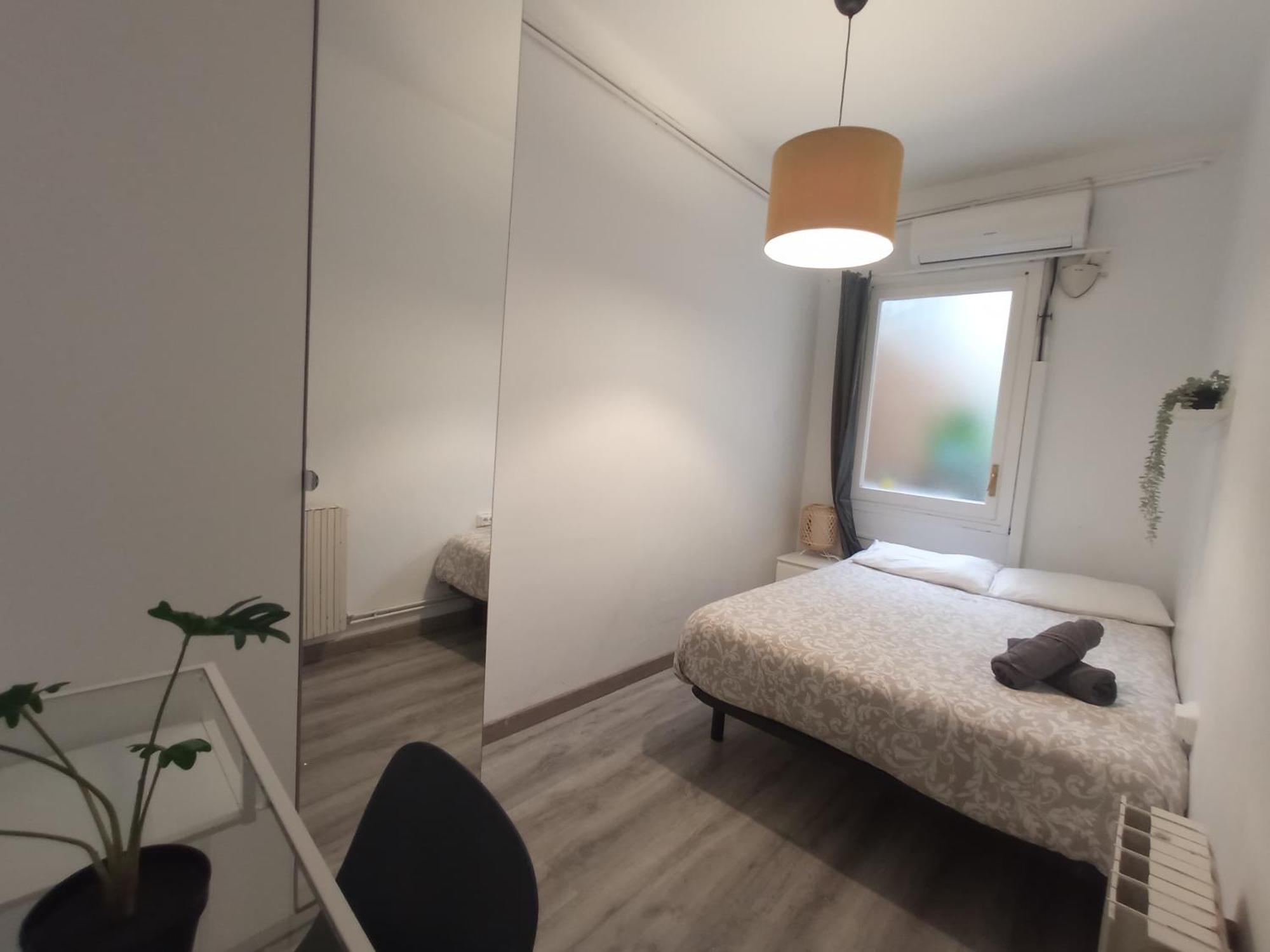 Private Rooms On Tamarit Street Barcelona Eksteriør billede
